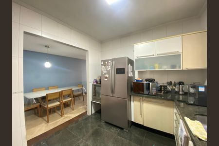 Casa à venda com 158m², 4 quartos e 2 vagas Casa à venda com 158m², 4 quartos e 2 vagasCozinha