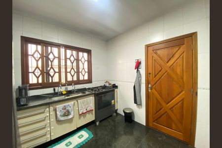 Casa à venda com 158m², 4 quartos e 2 vagas Casa à venda com 158m², 4 quartos e 2 vagasCozinha