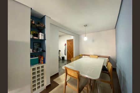 Casa à venda com 158m², 4 quartos e 2 vagas Casa à venda com 158m², 4 quartos e 2 vagasSala de Jantar