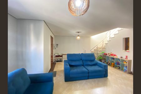 Casa à venda com 158m², 4 quartos e 2 vagas Casa à venda com 158m², 4 quartos e 2 vagasSala