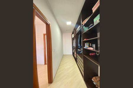 Casa à venda com 158m², 4 quartos e 2 vagas Casa à venda com 158m², 4 quartos e 2 vagasCloset Suíte 1