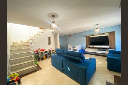 Casa à venda com 158m², 4 quartos e 2 vagas Casa à venda com 158m², 4 quartos e 2 vagasSala