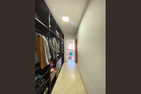 Casa à venda com 158m², 4 quartos e 2 vagas Casa à venda com 158m², 4 quartos e 2 vagasCloset Suíte 1