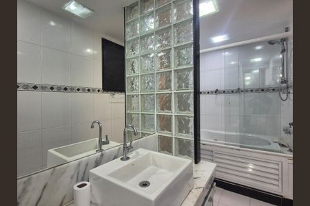 Apartamento para alugar com 240m², 3 quartos e 2 vagasBanheiro da Suíte