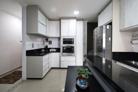Apartamento à venda com 130m², 2 quartos e 2 vagasCozinha