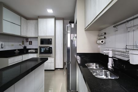 Apartamento à venda com 130m², 2 quartos e 2 vagasCozinha