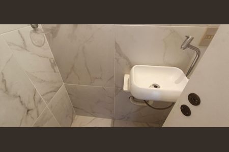 Apartamento à venda com 300m², 5 quartos e 5 vagas Apartamento à venda com 300m², 5 quartos e 5 vagasBanheiro de serviço