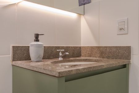 Apartamento à venda com 65m², 2 quartos e 1 vaga Apartamento à venda com 65m², 2 quartos e 1 vagaBanheiro