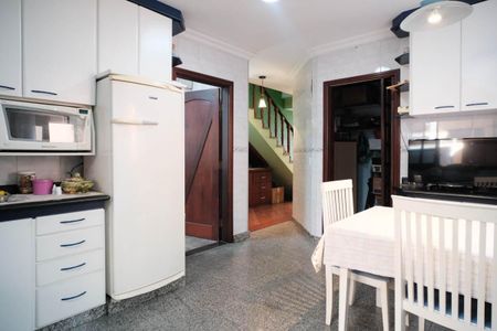 Casa à venda com 308m², 3 quartos e 13 vagasCozinha