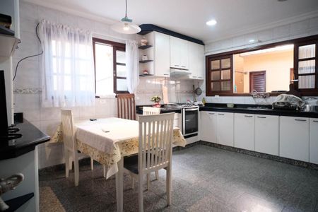 Casa à venda com 308m², 3 quartos e 13 vagasCozinha