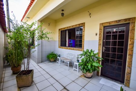 Casa de condomínio para alugar com 243m², 5 quartos e 3 vagas Casa de condomínio para alugar com 243m², 5 quartos e 3 vagasVaranda