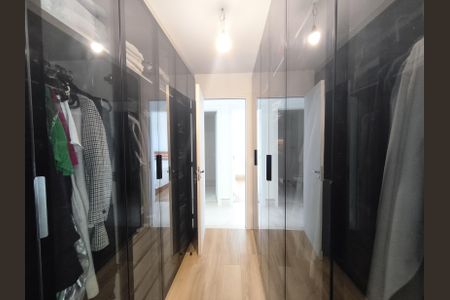 Apartamento à venda com 163m², 4 quartos e 2 vagas Apartamento à venda com 163m², 4 quartos e 2 vagasCloset da Suíte 2