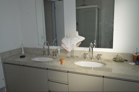 Apartamento à venda com 163m², 4 quartos e 2 vagasBanheiro da suíte 2