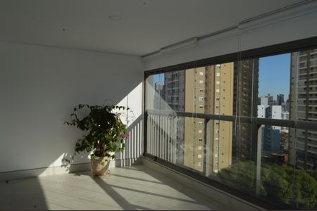 Apartamento à venda com 163m², 4 quartos e 2 vagasVaranda