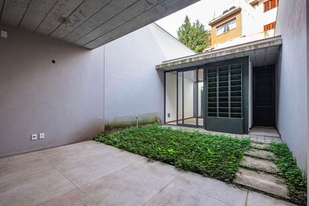 Casa à venda com 278m², 3 quartos e 2 vagas Casa à venda com 278m², 3 quartos e 2 vagasQuintal