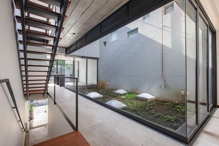 Casa à venda com 278m², 3 quartos e 2 vagas Casa à venda com 278m², 3 quartos e 2 vagasSala