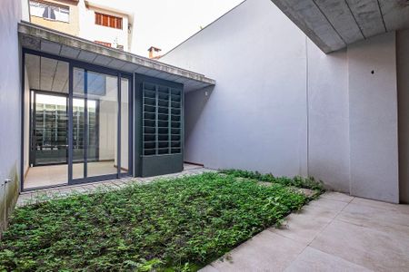 Casa à venda com 278m², 3 quartos e 2 vagas Casa à venda com 278m², 3 quartos e 2 vagasQuintal