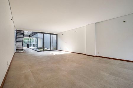 Casa à venda com 278m², 3 quartos e 2 vagas Casa à venda com 278m², 3 quartos e 2 vagasSala