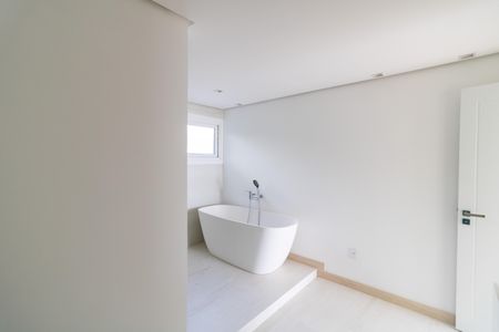 Casa à venda com 1106m², 3 quartos e 8 vagasBanheiro da Suíte 2