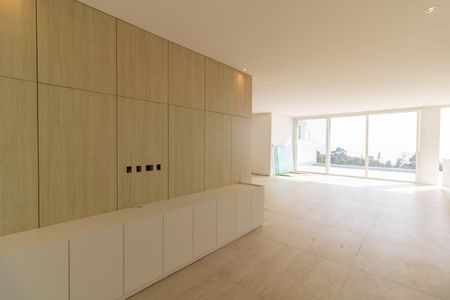 Casa à venda com 1106m², 3 quartos e 8 vagasSala