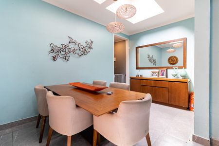 Casa à venda com 180m², 4 quartos e 2 vagas Casa à venda com 180m², 4 quartos e 2 vagasCopa da Cozinha