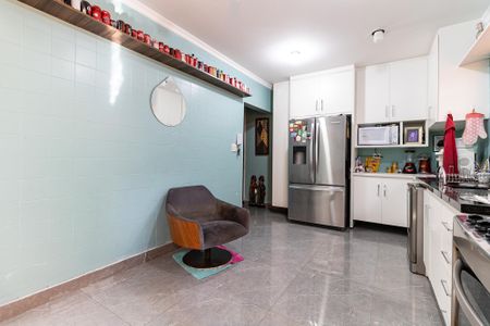 Casa à venda com 180m², 4 quartos e 2 vagas Casa à venda com 180m², 4 quartos e 2 vagasCozinha