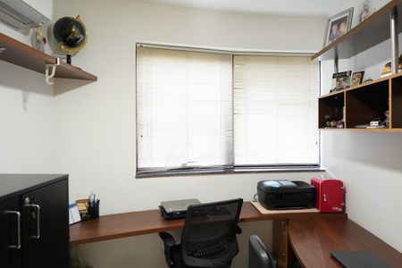 Apartamento à venda com 168m², 3 quartos e 3 vagasEscritório