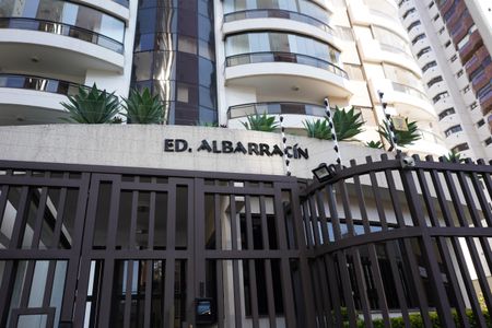 Apartamento à venda com 168m², 3 quartos e 3 vagasFachada