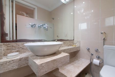 Apartamento à venda com 77m², 3 quartos e 1 vaga Apartamento à venda com 77m², 3 quartos e 1 vagaBanheiro da Suíte