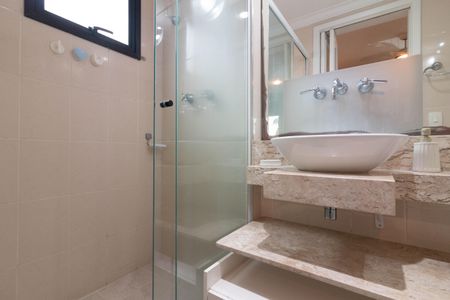 Apartamento à venda com 77m², 3 quartos e 1 vaga Apartamento à venda com 77m², 3 quartos e 1 vagaBanheiro da Suíte