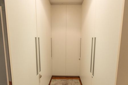 Apartamento à venda com 245m², 3 quartos e 5 vagasCloset 2 da suíte 1