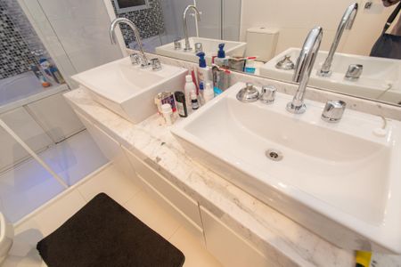 Apartamento à venda com 245m², 3 quartos e 5 vagasBanheiro da suíte 1