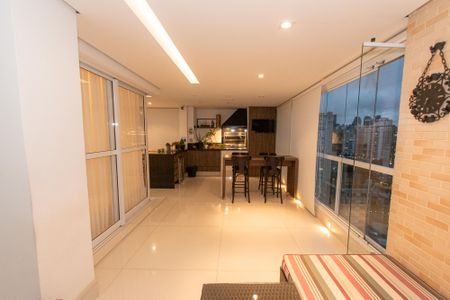 Apartamento à venda com 245m², 3 quartos e 5 vagasVaranda