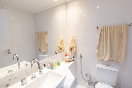 Apartamento à venda com 245m², 3 quartos e 5 vagasBanheiro 2 da suíte 1