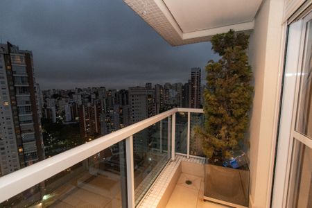 Apartamento à venda com 245m², 3 quartos e 5 vagasVaranda da suíte 1