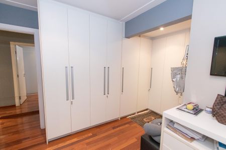Apartamento à venda com 245m², 3 quartos e 5 vagasCloset da suíte 1