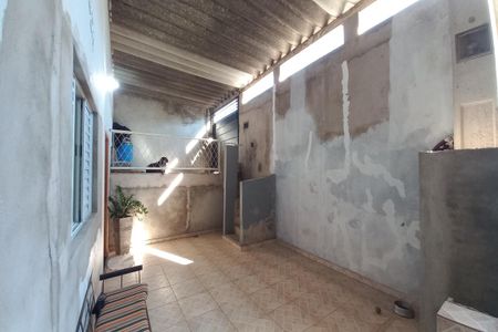 Casa à venda com 300m², 2 quartos e 3 vagasFrente
