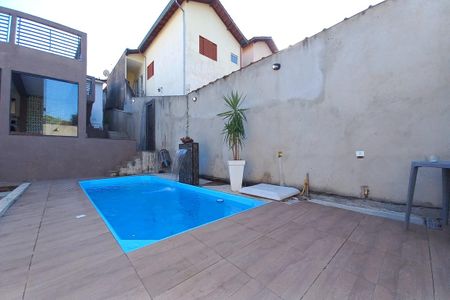 Casa à venda com 300m², 2 quartos e 3 vagasÁrea comum - Piscina