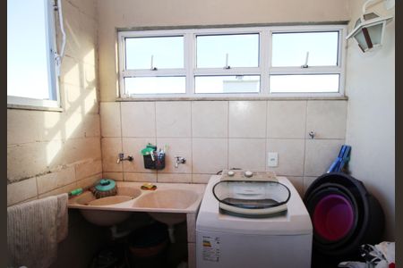 Casa à venda com 100m², 3 quartos e sem vagaÁrea de Serviço