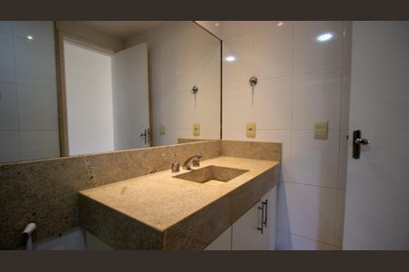 Apartamento à venda com 120m², 4 quartos e 2 vagasBanheiro Social
