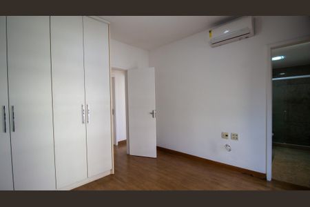 Apartamento à venda com 120m², 4 quartos e 2 vagasSuíte