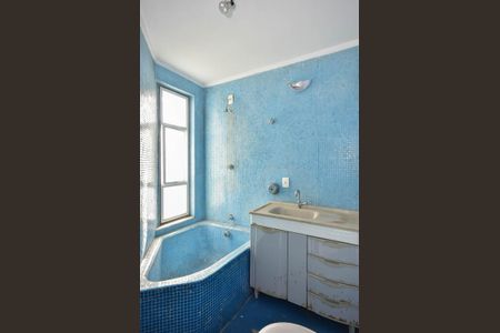 Casa à venda com 270m², 5 quartos e 3 vagas Casa à venda com 270m², 5 quartos e 3 vagasBanheiro Suíte 2