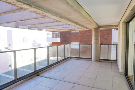 Apartamento à venda com 347m², 3 quartos e 4 vagas Apartamento à venda com 347m², 3 quartos e 4 vagasVaranda da Suíte 3