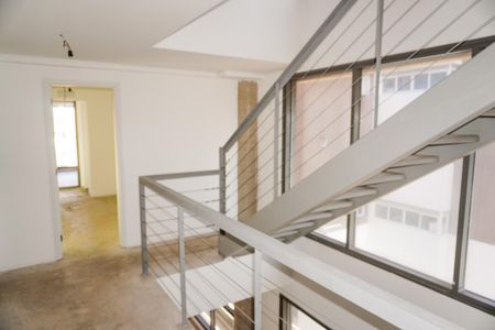 Apartamento à venda com 347m², 3 quartos e 4 vagas Apartamento à venda com 347m², 3 quartos e 4 vagasEscada