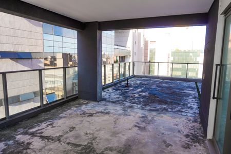 Apartamento à venda com 347m², 3 quartos e 4 vagas Apartamento à venda com 347m², 3 quartos e 4 vagasCobertura