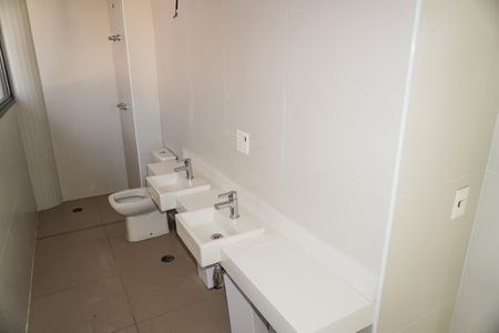 Apartamento à venda com 347m², 3 quartos e 4 vagas Apartamento à venda com 347m², 3 quartos e 4 vagasBanheiro da suíte 3