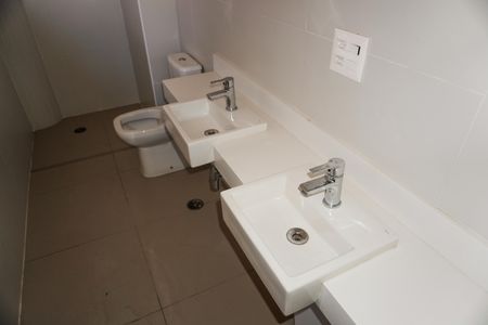 Apartamento à venda com 347m², 3 quartos e 4 vagas Apartamento à venda com 347m², 3 quartos e 4 vagasBanheiro da suíte 3