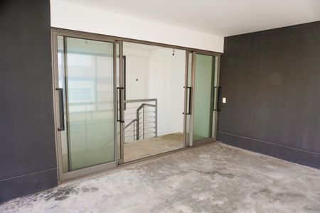 Apartamento à venda com 347m², 3 quartos e 4 vagas Apartamento à venda com 347m², 3 quartos e 4 vagasCobertura
