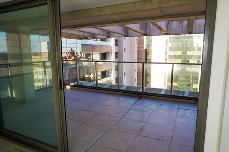 Apartamento à venda com 347m², 3 quartos e 4 vagas Apartamento à venda com 347m², 3 quartos e 4 vagasVaranda da Suíte 3