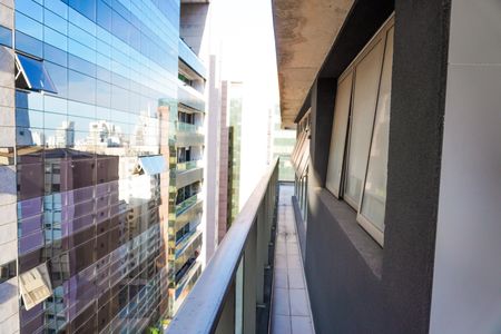 Apartamento à venda com 347m², 3 quartos e 4 vagas Apartamento à venda com 347m², 3 quartos e 4 vagasÁrea de serviço